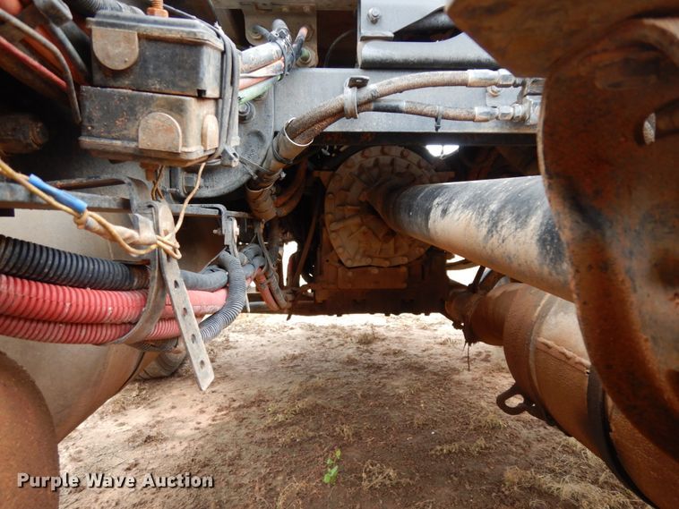 image for item DM6267 2011 Peterbilt 337  truck cab and chassis