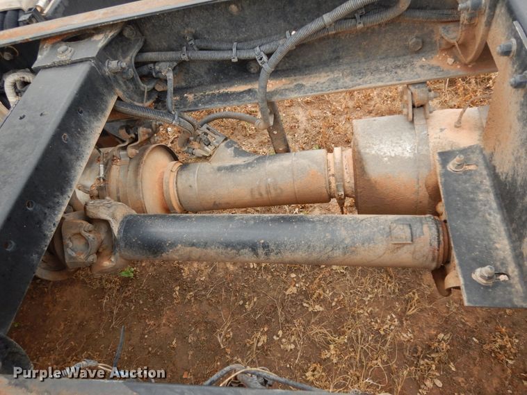 image for item DM6267 2011 Peterbilt 337  truck cab and chassis