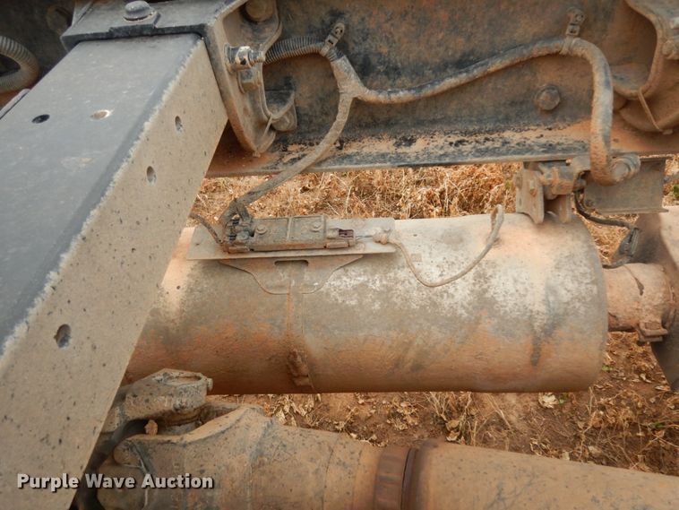 image for item DM6267 2011 Peterbilt 337  truck cab and chassis