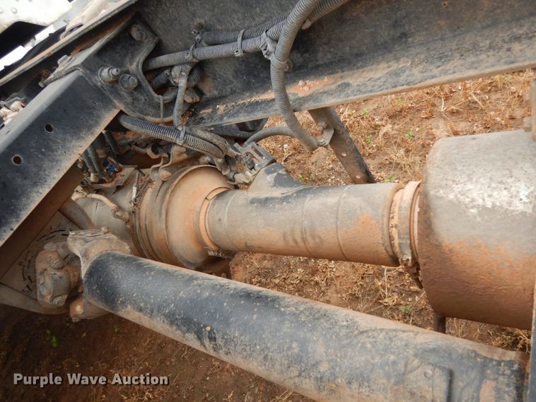 image for item DM6267 2011 Peterbilt 337  truck cab and chassis