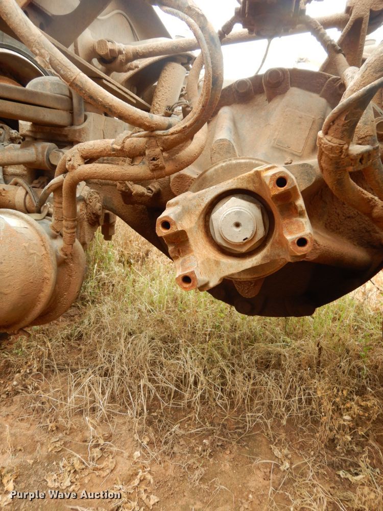 image for item DM6267 2011 Peterbilt 337  truck cab and chassis