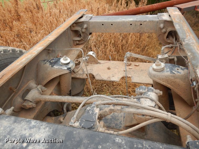 image for item DM6267 2011 Peterbilt 337  truck cab and chassis