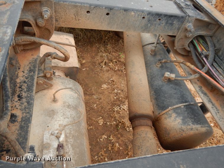 image for item DM6267 2011 Peterbilt 337  truck cab and chassis