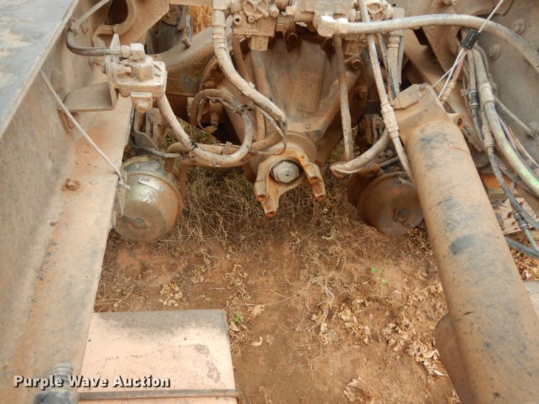 image for item DM6267 2011 Peterbilt 337  truck cab and chassis