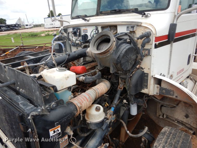 image for item DM6267 2011 Peterbilt 337  truck cab and chassis