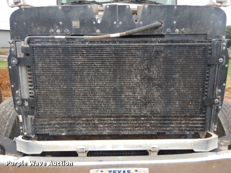 image for item DM6267 2011 Peterbilt 337  truck cab and chassis