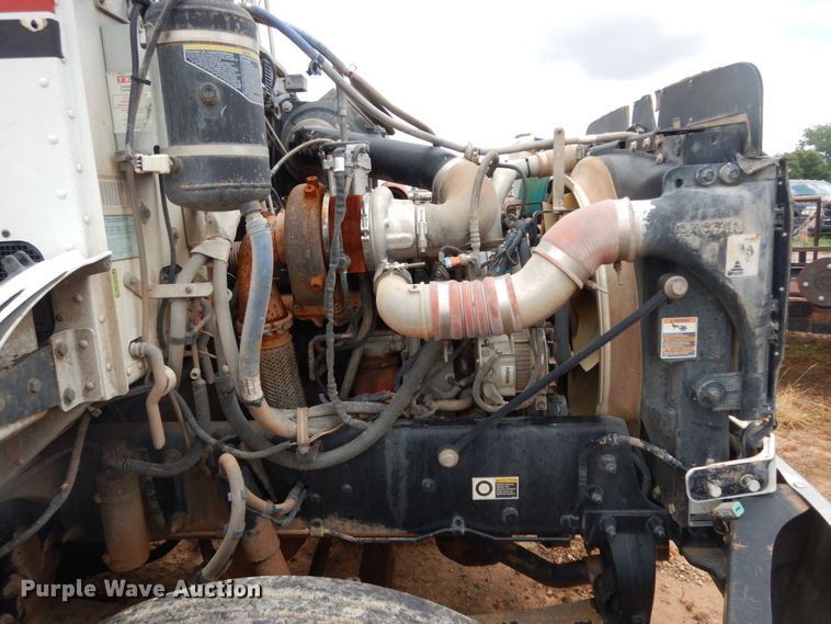 image for item DM6267 2011 Peterbilt 337  truck cab and chassis