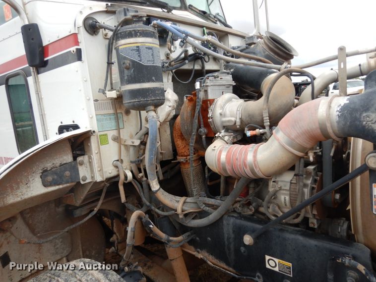 image for item DM6267 2011 Peterbilt 337  truck cab and chassis