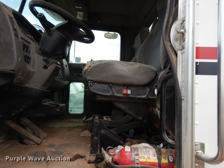 image for item DM6267 2011 Peterbilt 337  truck cab and chassis