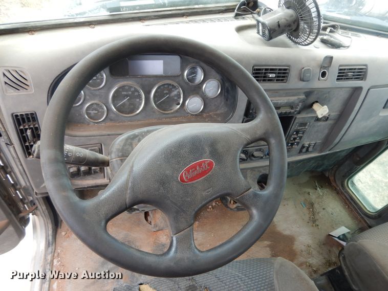 image for item DM6267 2011 Peterbilt 337  truck cab and chassis