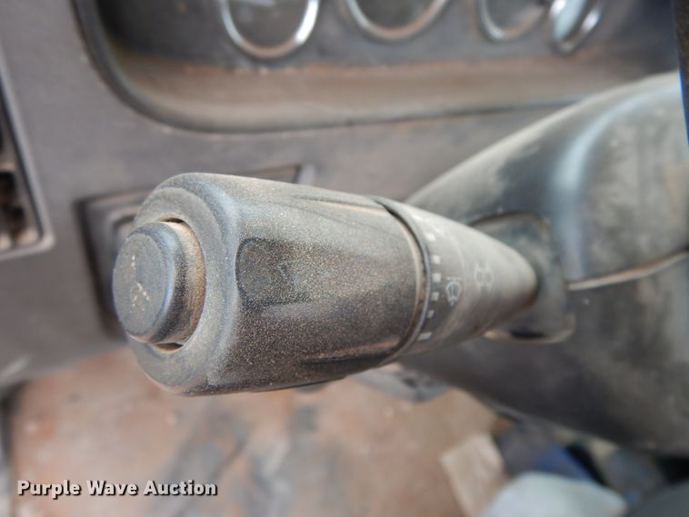 image for item DM6267 2011 Peterbilt 337  truck cab and chassis