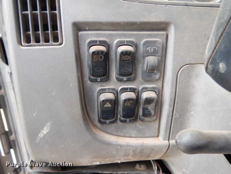 image for item DM6267 2011 Peterbilt 337  truck cab and chassis