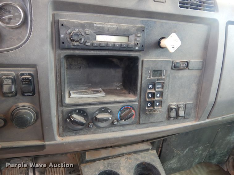 image for item DM6267 2011 Peterbilt 337  truck cab and chassis