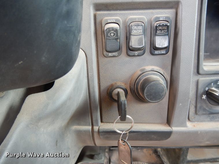 image for item DM6267 2011 Peterbilt 337  truck cab and chassis