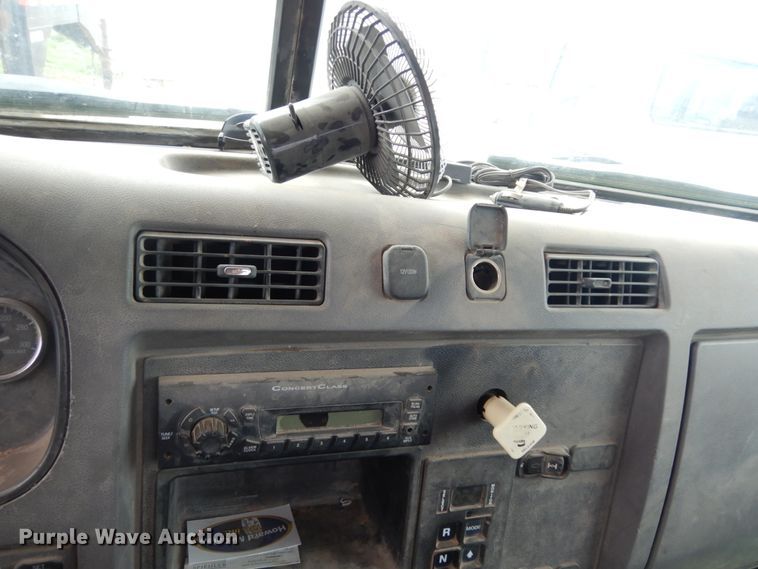 image for item DM6267 2011 Peterbilt 337  truck cab and chassis