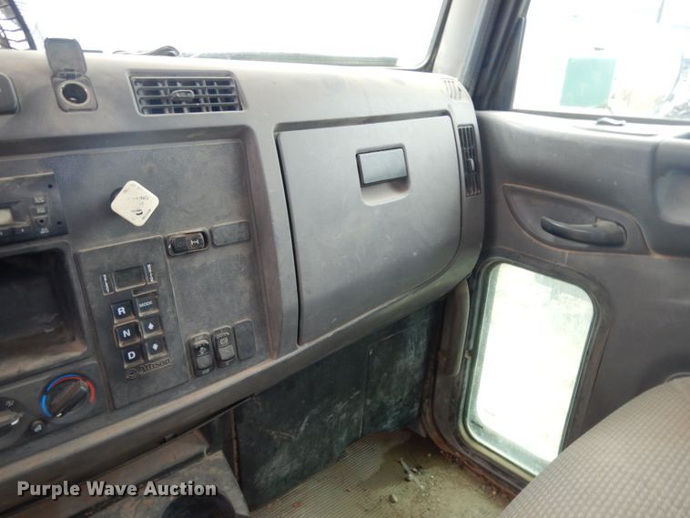 image for item DM6267 2011 Peterbilt 337  truck cab and chassis