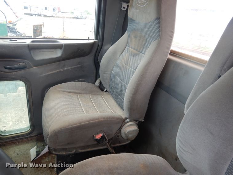 image for item DM6267 2011 Peterbilt 337  truck cab and chassis