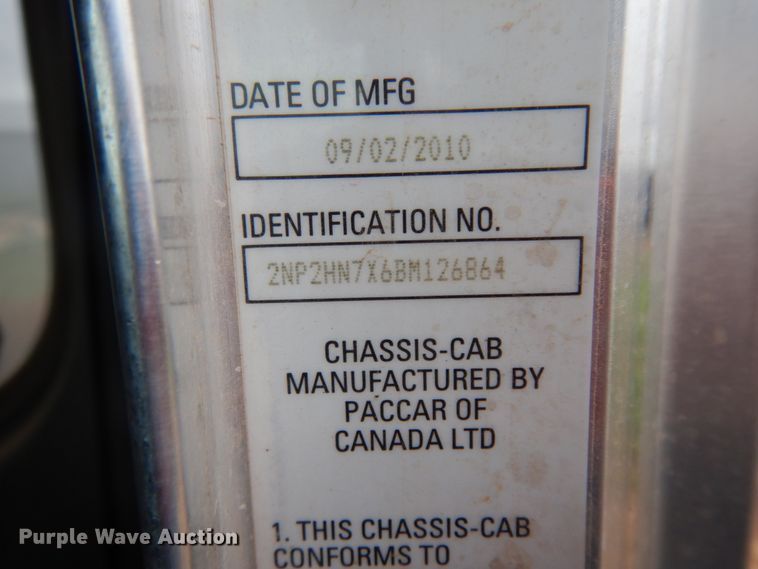 image for item DM6267 2011 Peterbilt 337  truck cab and chassis