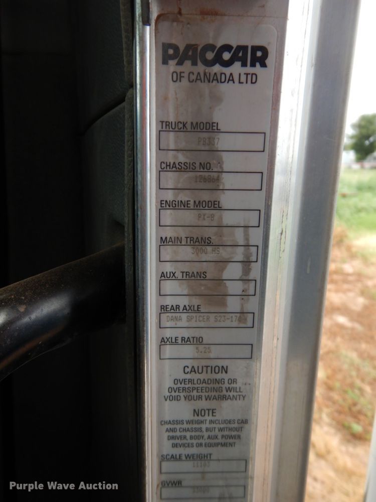 image for item DM6267 2011 Peterbilt 337  truck cab and chassis