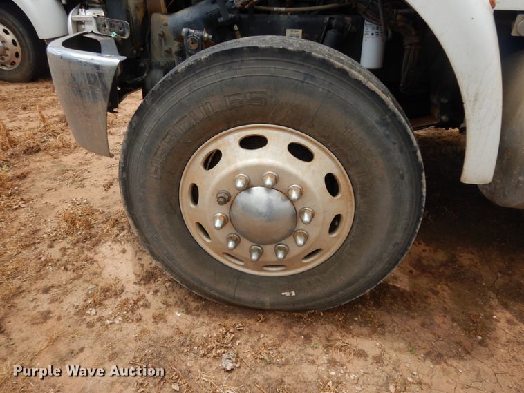 image for item DM6267 2011 Peterbilt 337  truck cab and chassis