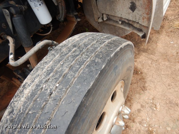 image for item DM6267 2011 Peterbilt 337  truck cab and chassis