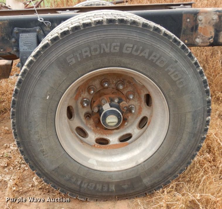 image for item DM6267 2011 Peterbilt 337  truck cab and chassis