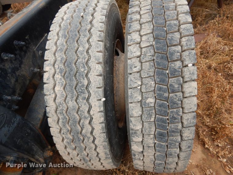 image for item DM6267 2011 Peterbilt 337  truck cab and chassis