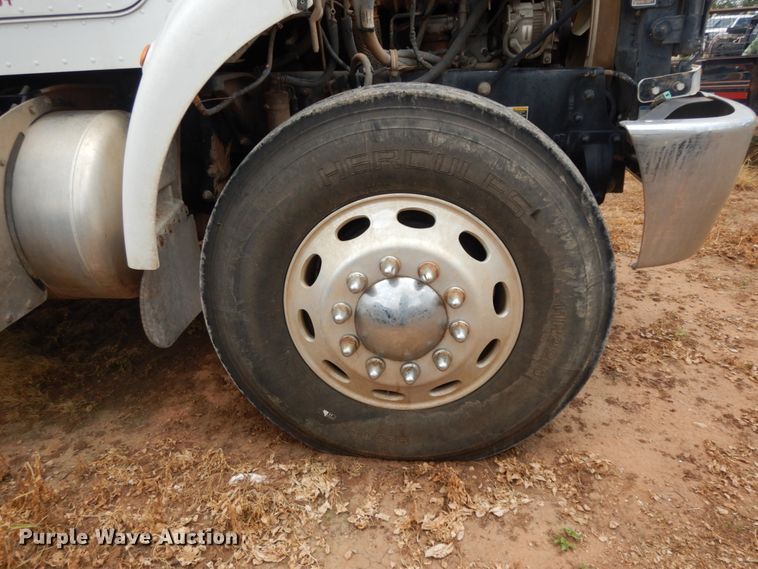 image for item DM6267 2011 Peterbilt 337  truck cab and chassis