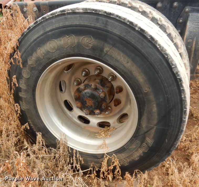 image for item DM6267 2011 Peterbilt 337  truck cab and chassis