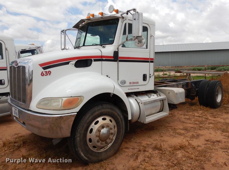 image for item DM6269 2012 Peterbilt 337  truck cab and chassis