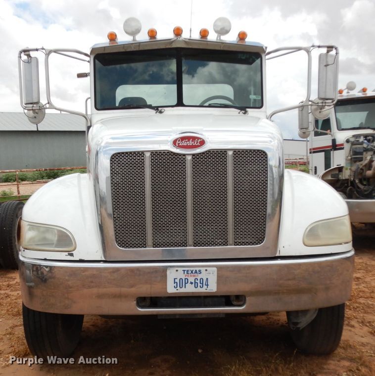 image for item DM6269 2012 Peterbilt 337  truck cab and chassis