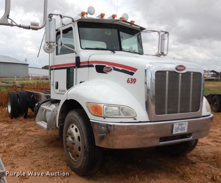 image for item DM6269 2012 Peterbilt 337  truck cab and chassis