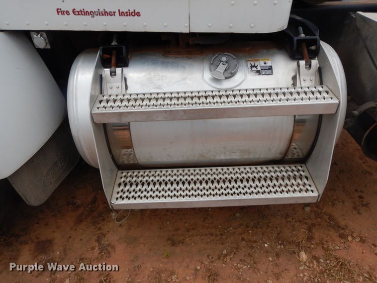 image for item DM6269 2012 Peterbilt 337  truck cab and chassis