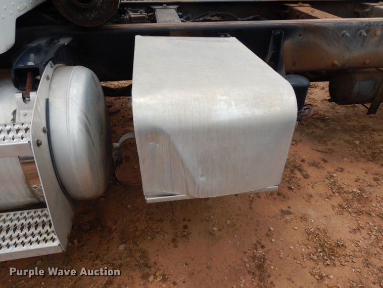 image for item DM6269 2012 Peterbilt 337  truck cab and chassis