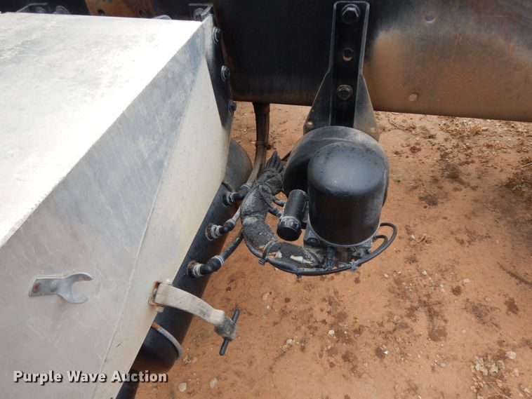 image for item DM6269 2012 Peterbilt 337  truck cab and chassis