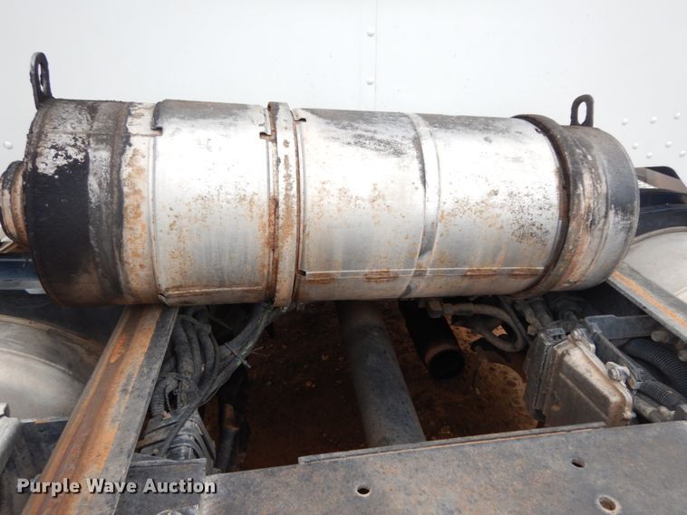 image for item DM6269 2012 Peterbilt 337  truck cab and chassis