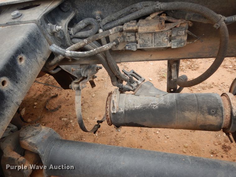 image for item DM6269 2012 Peterbilt 337  truck cab and chassis