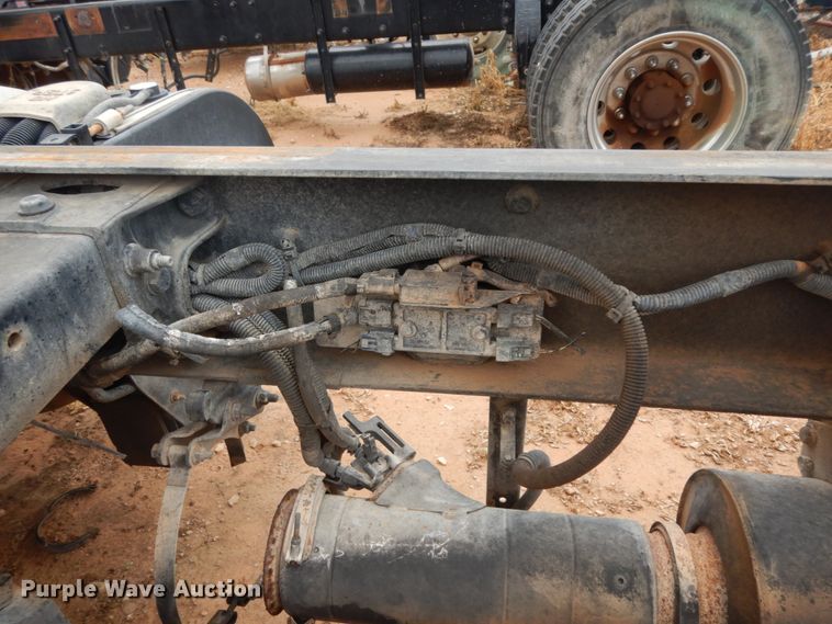 image for item DM6269 2012 Peterbilt 337  truck cab and chassis