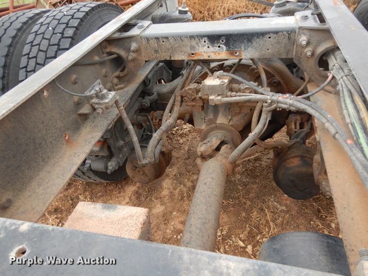 image for item DM6269 2012 Peterbilt 337  truck cab and chassis