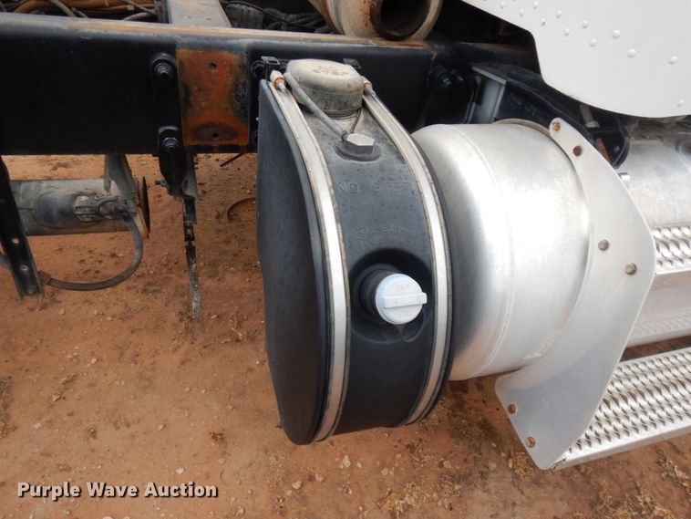 image for item DM6269 2012 Peterbilt 337  truck cab and chassis