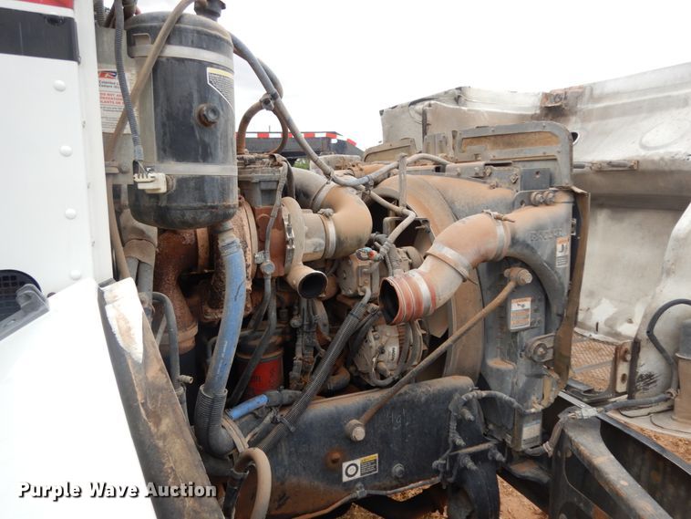 image for item DM6269 2012 Peterbilt 337  truck cab and chassis