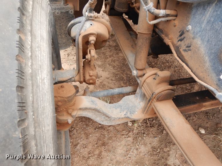 image for item DM6269 2012 Peterbilt 337  truck cab and chassis