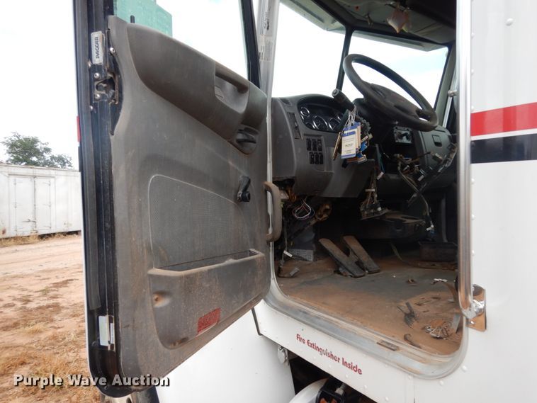 image for item DM6269 2012 Peterbilt 337  truck cab and chassis