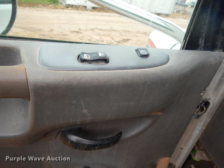 image for item DM6269 2012 Peterbilt 337  truck cab and chassis