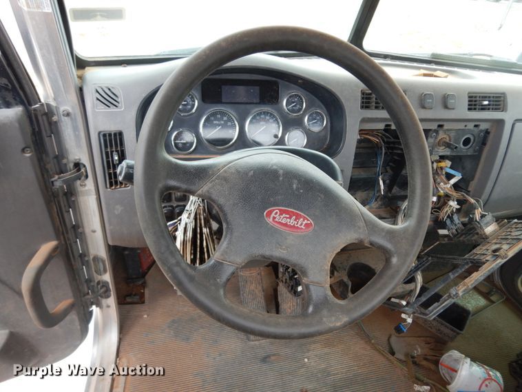 image for item DM6269 2012 Peterbilt 337  truck cab and chassis