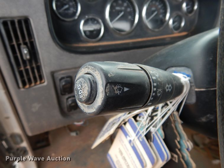 image for item DM6269 2012 Peterbilt 337  truck cab and chassis