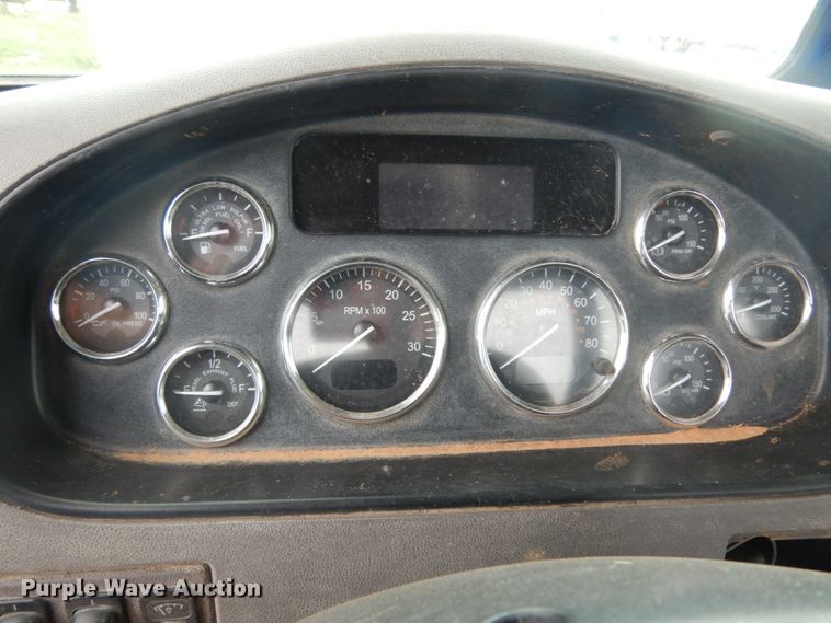 image for item DM6269 2012 Peterbilt 337  truck cab and chassis