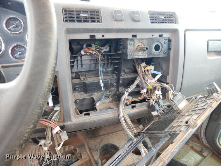 image for item DM6269 2012 Peterbilt 337  truck cab and chassis