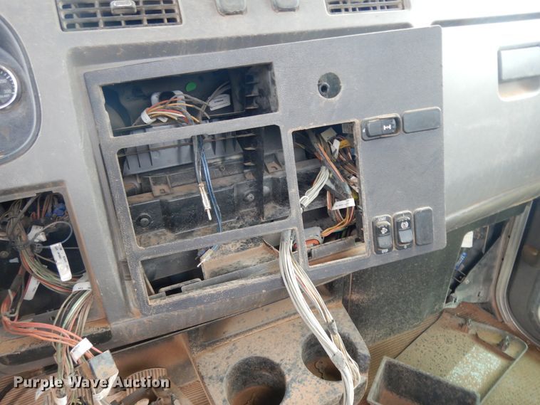 image for item DM6269 2012 Peterbilt 337  truck cab and chassis