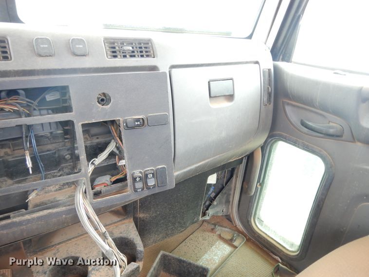 image for item DM6269 2012 Peterbilt 337  truck cab and chassis